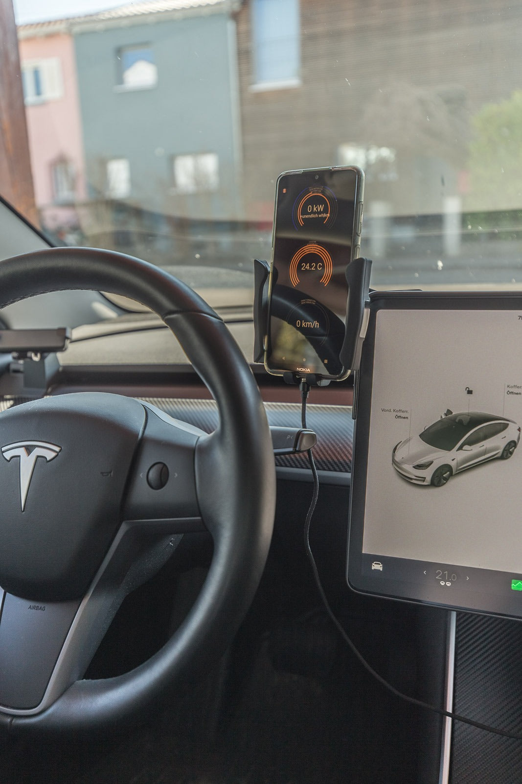 Handyhalterung mit Ablagebox – Custom Tesla